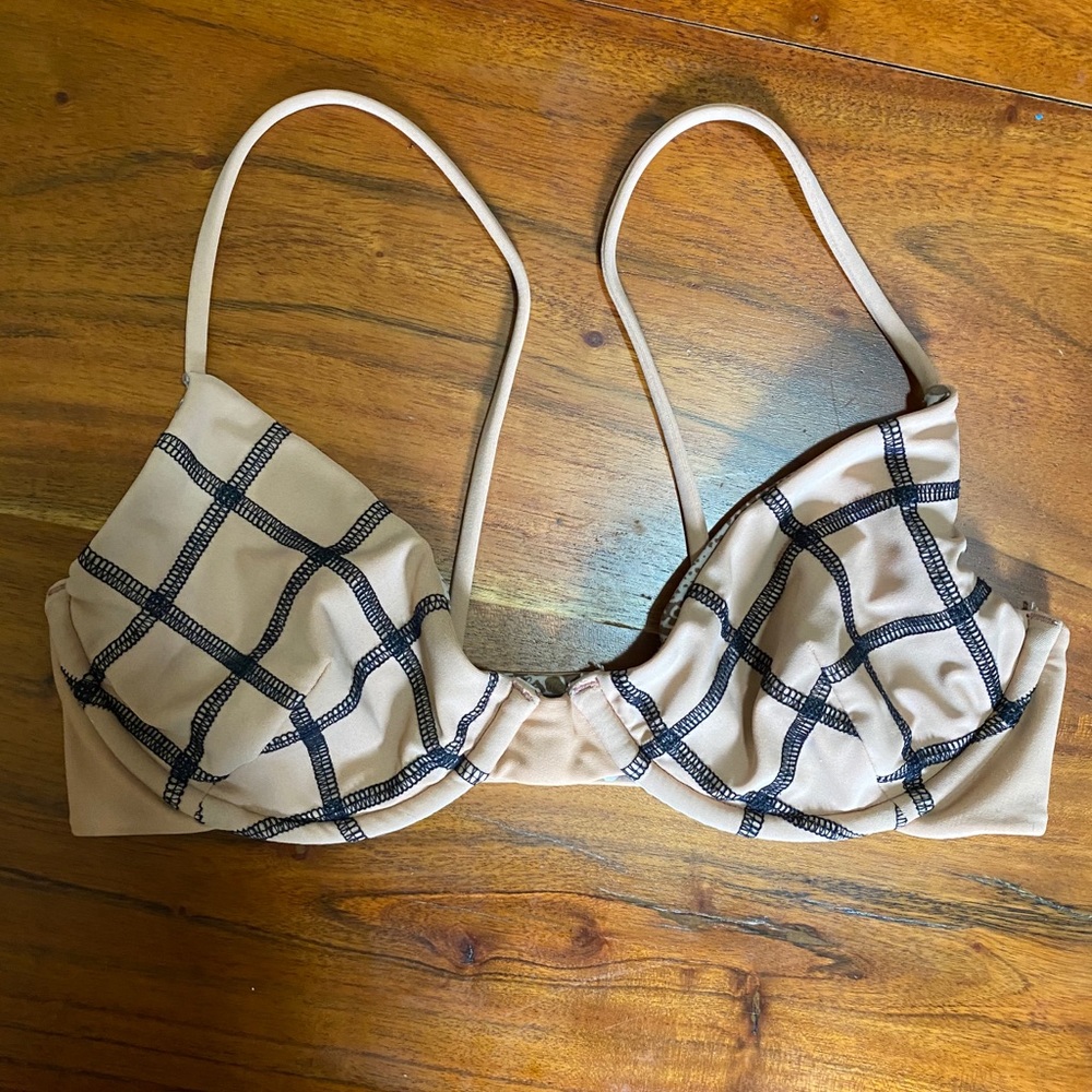 Acacia top